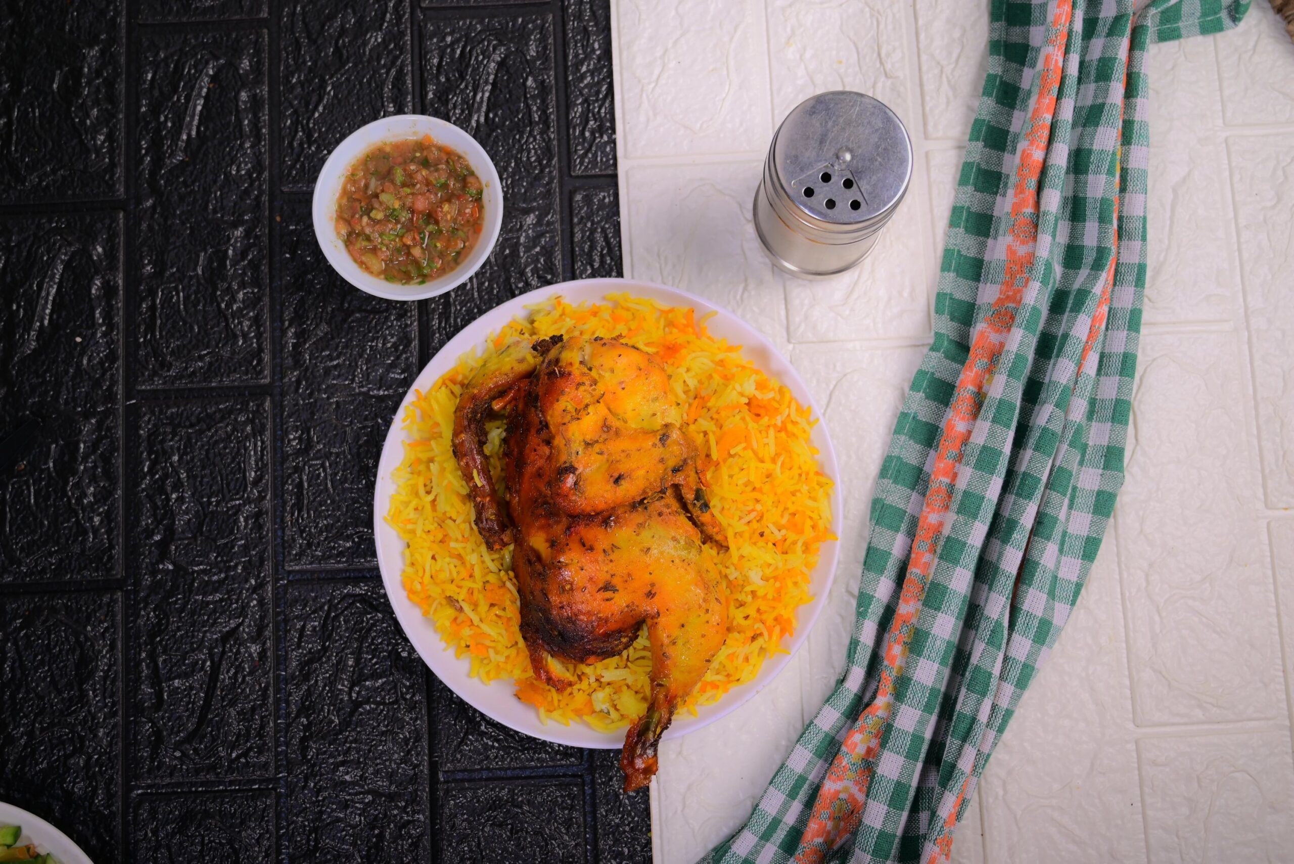 نصف دجاج مندي مع الرز