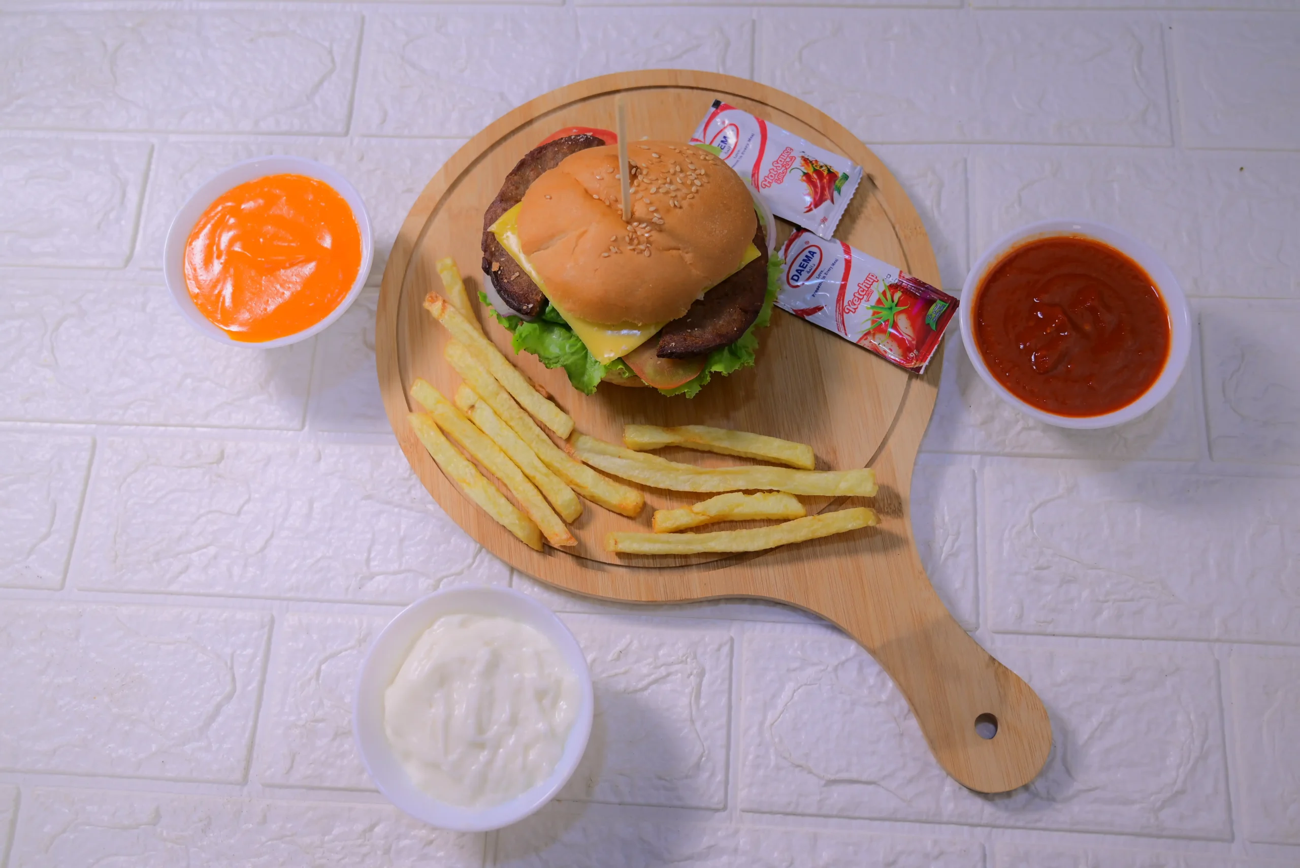 برجر وسط جبن وبيض